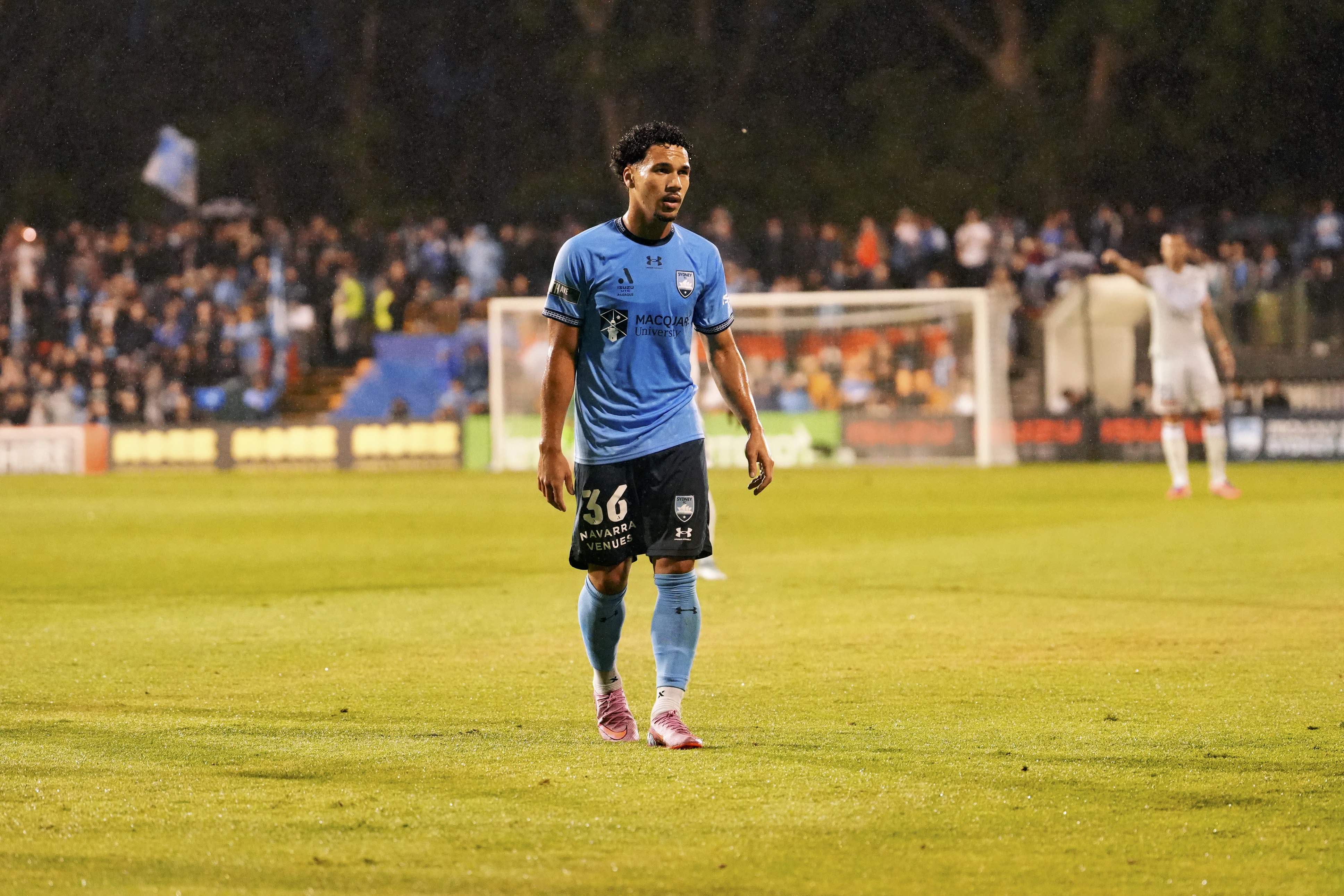 Del Piero presented with Sydney FC No.10 shirt - Sydney FC