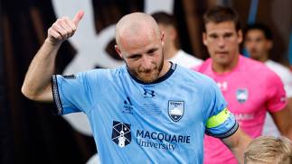 Grant reaches 400 in tight contest 