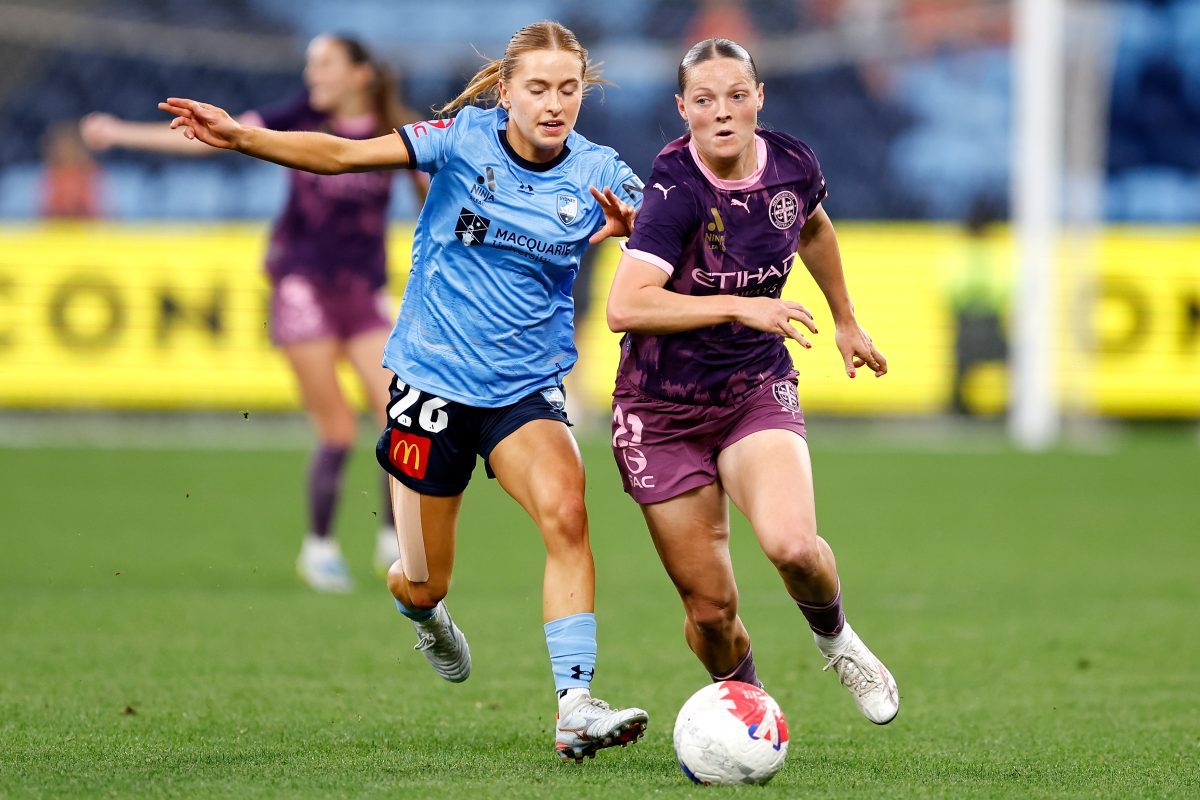 Aideen Keane of Melbourne City competes with Madeleine Caspers of Sydney FC at Allianz Stadium.